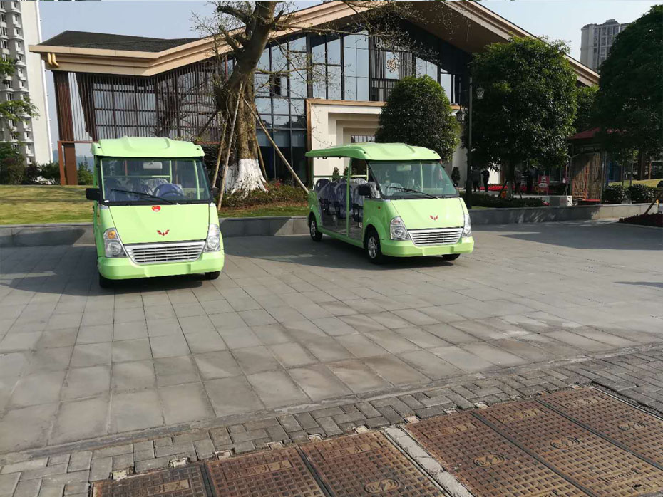 某房产 交车现场